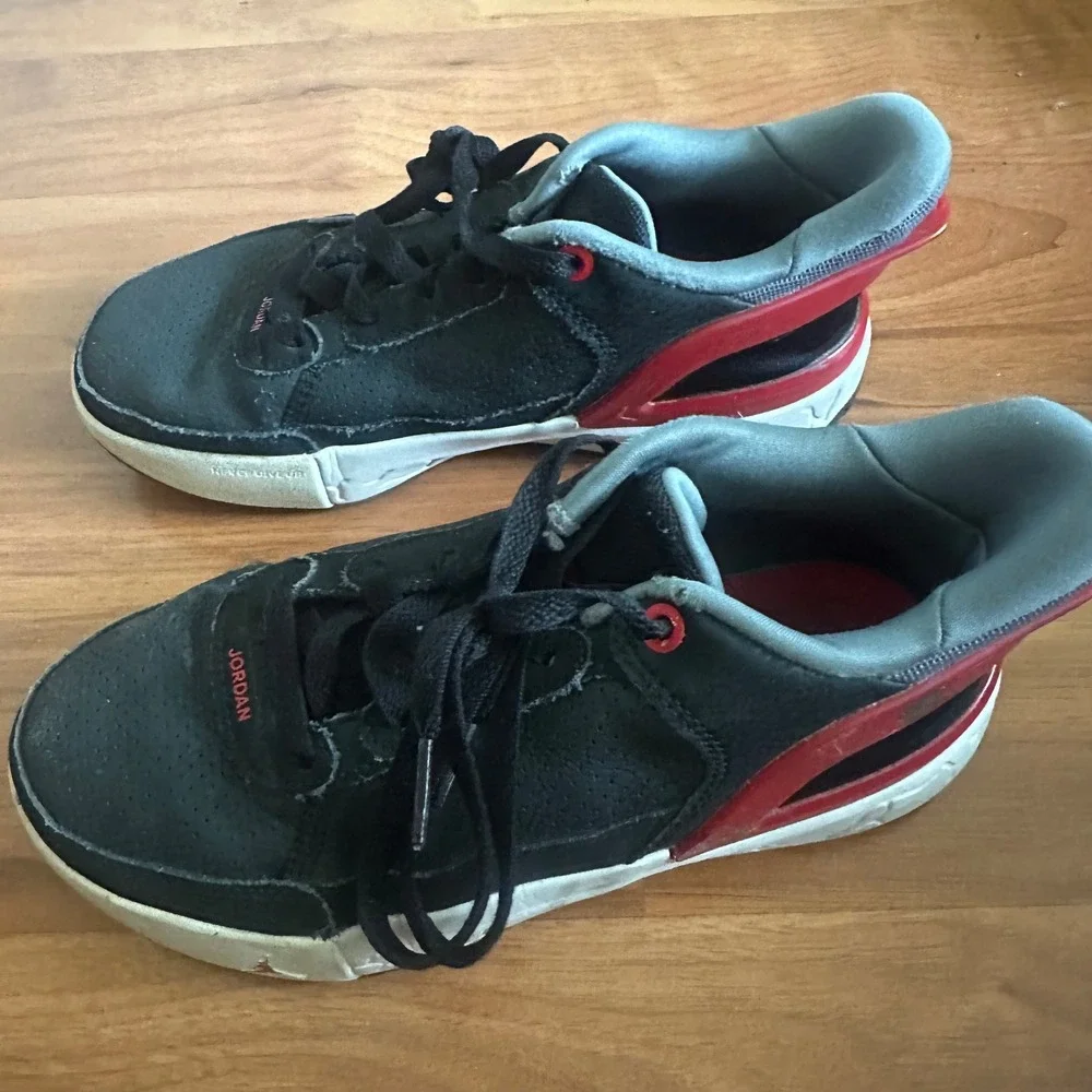 Jordan Kids Shoes Black‎ Red Perforated Low Top Sneakers Size 4Y FQ1306 006
